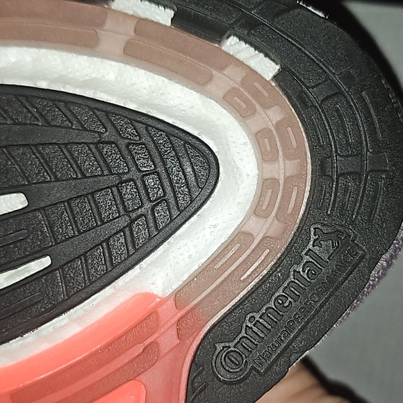 Ultraboost 22 Running Shoes - Picture 13 of 15